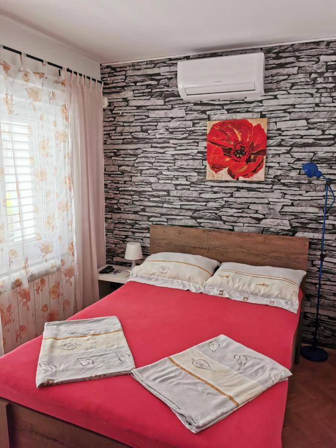 Villa Milic*** Donji Seget Exterior foto